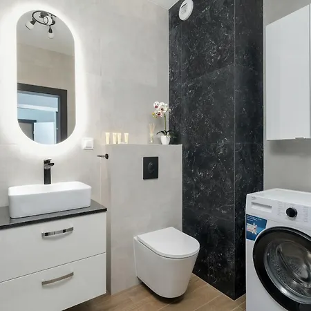 شقة Wyjatkowy I Nowoczesny Z Balkonem I Parkingiem By Renters بوزنان